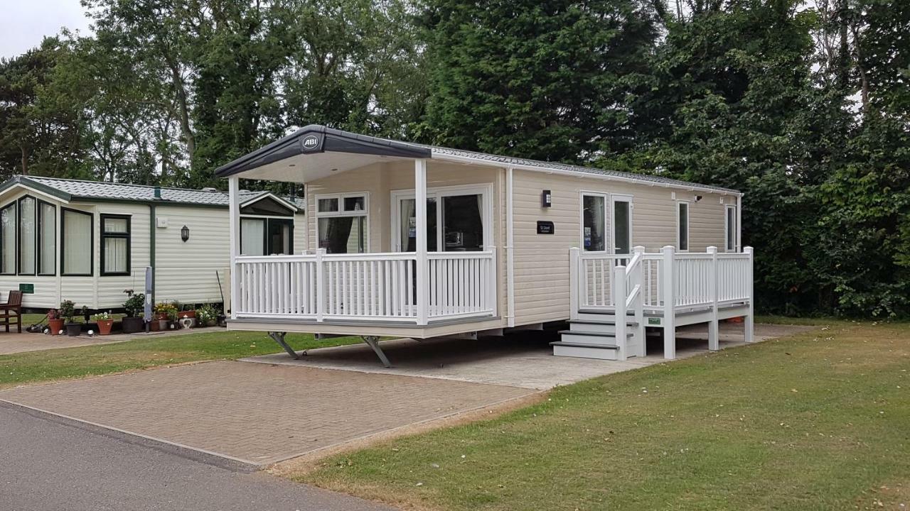 Jasmine Park Hotel Snainton Exterior photo